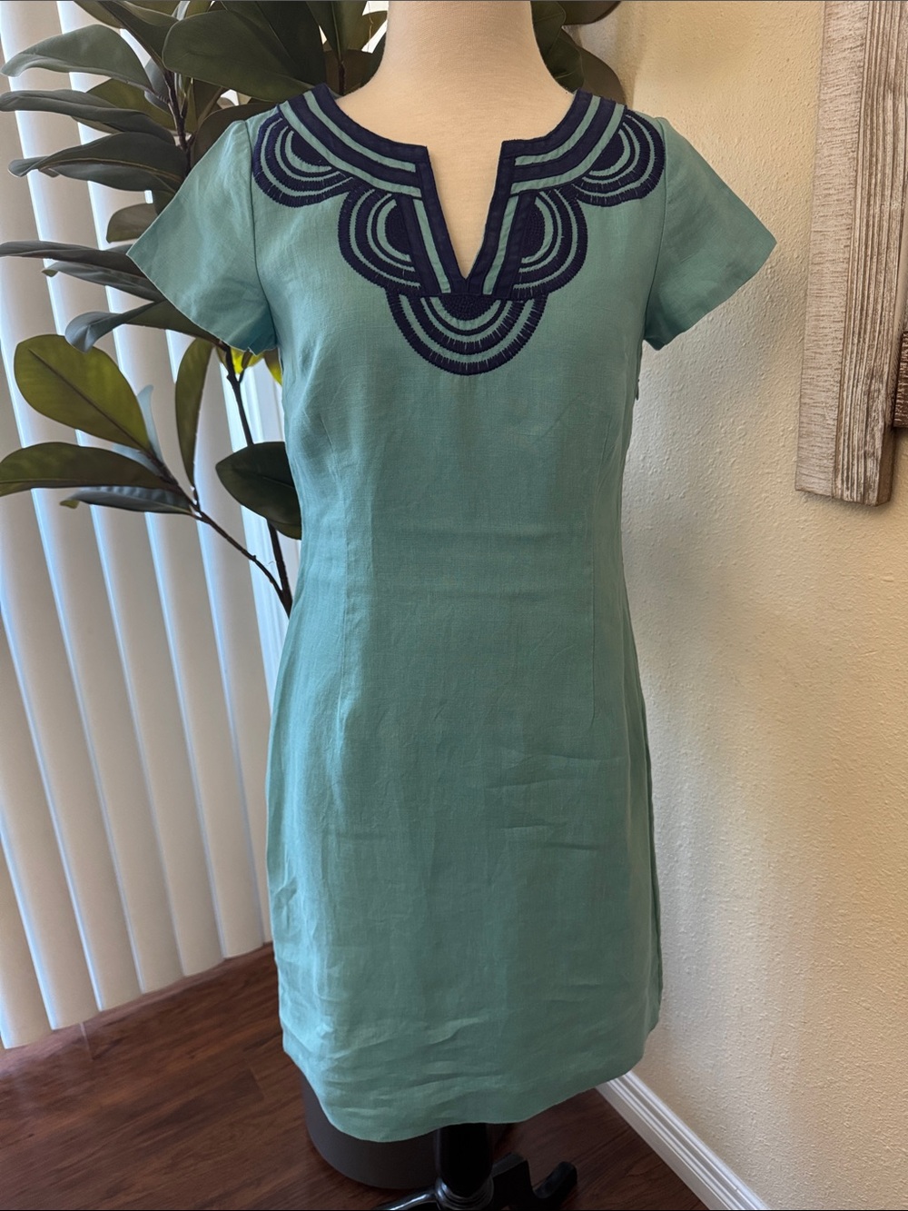 Boden Women’s Teal Shift Dress with Navy Embroidered V-Neckline Size 8R
